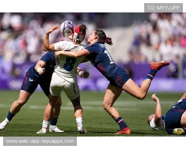 英国七人制橄榄球赛场体现团队精神与韧性,英式七人制橄榄球比赛